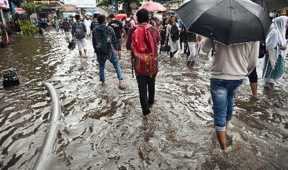 Chhattisgarh Heavy Rainfall | छत्तीसगढ़ में भारी बारिश और बाढ़ जैसे हालात के बीच स्कूलों में छुट्टी का ऐलान, जानें कब फिर से खुलेंगे स्कूल