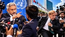 UN में Pakistan की जबरदस्त फजीहत, Terrorism पर पूछा गया सवाल तो भाग खड़े हुए Shehbaz Sharif, Jaishankar ने पाकिस्तान को चारों खाने किया चित UN में Pakistan की जबरदस्त फजीहत, Terrorism पर पूछा गया सवाल तो भाग खड़े हुए Shehbaz Sharif, Jaishankar ने पाकिस्तान को चारों खाने किया चित