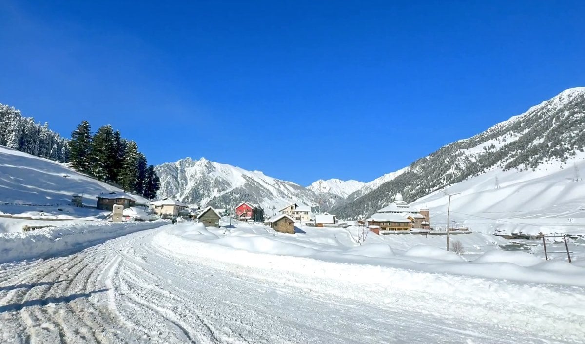 नेपाल में Himlung Himal Base Camp में हिमस्खलन, 10 लोग लापता; भारी बारिश से बाढ़ का खतरा