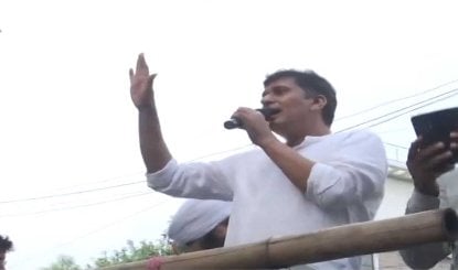 Saurabh Bharadwaj पहुंचे Vikaspuri थाना, मंत्री Parvesh Sahib Singh पर केस दर्ज करने की मांग
