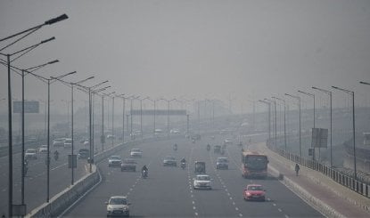 Delhi Pollution: 10 दिसंबर से कंस्ट्रक्शन पर पूर्ण रोक, MCD और GNCTD दफ्तरों के बदले समय, पार्किंग फीस दोगुनी
