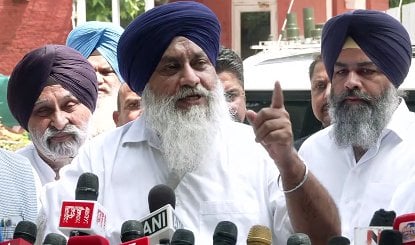 Punjab को प्रयोग नहीं विकास और सुरक्षा चाहिए, AAP पर बरसे SAD चीफ Sukhbir Badal