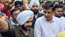हेड कॉन्स्टेबल से मारपीट पर एक्शन, AAP नेता Saurabh Bharadwaj और Jarnail Singh पर FIR दर्ज