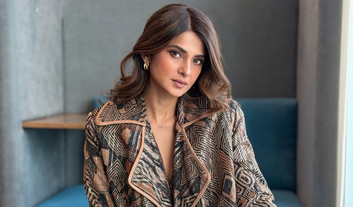 सीक्रेट वेडिंग पर Jennifer Winget ने तोड़ी चुप्पी, बताया क्यों छिपाकर रखी थी शादी सीक्रेट वेडिंग पर Jennifer Winget ने तोड़ी चुप्पी, बताया क्यों छिपाकर रखी थी शादी