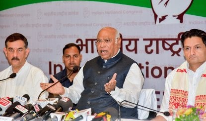 वोटर लिस्ट से नाम हटाने की साजिश, CEC बने मोदी सरकार की कठपुतली: CWC बैठक में Kharge का आरोप