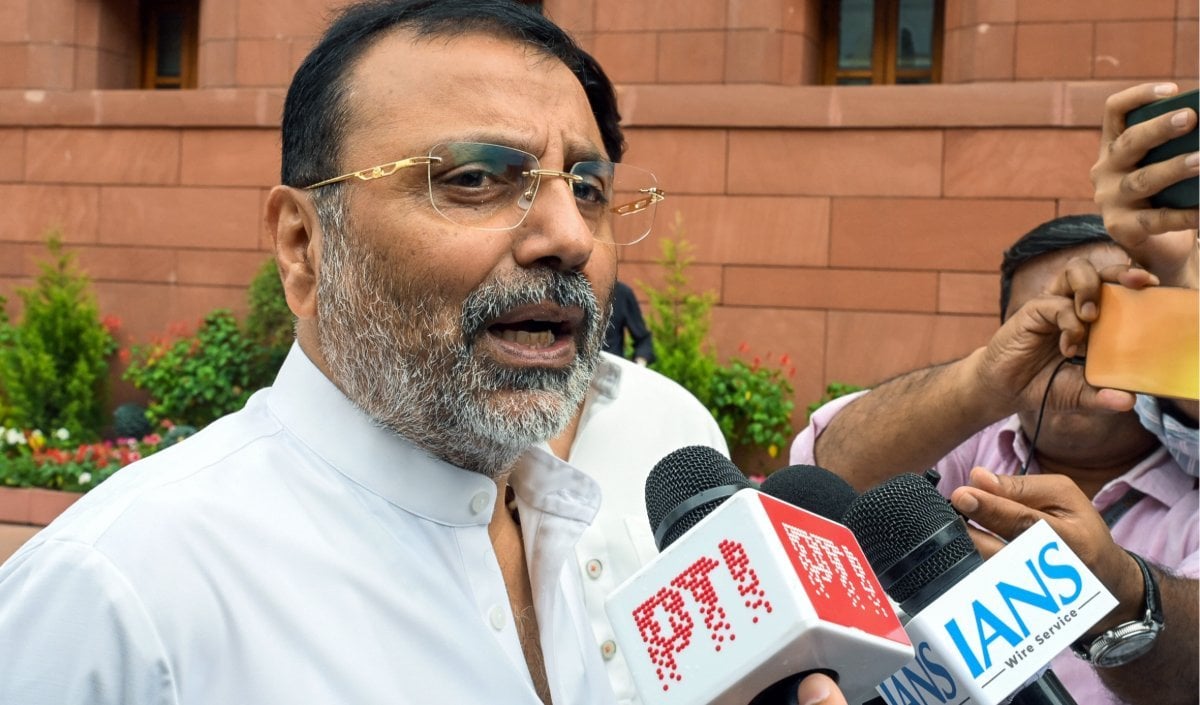 Nishikant Dubey पहुंचे Court, पूर्व वित्त सचिव Subhash Garg पर ठोका मानहानि का केस