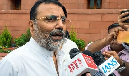 Nishikant Dubey पहुंचे Court, पूर्व वित्त सचिव Subhash Garg पर ठोका मानहानि का केस
