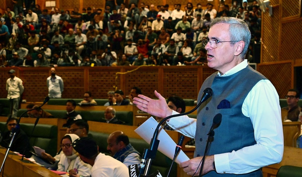 Jammu & Kashmir: Omar Abdullah सरकार ने विधानसभा में पेश किए 5 अहम विधेयक, विधायकों का वेतन 1.8 लाख से बढ़कर 3 लाख प्रति माह होने का प्रस्ताव