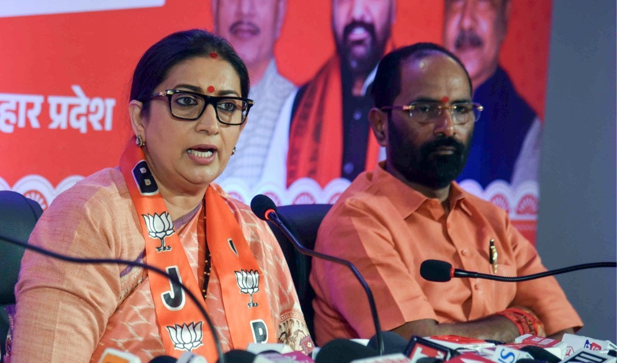 BJP नेता Smriti Irani का हमला, हार के बाद Congress कर रही संवैधानिक संस्थाओं का अपमान