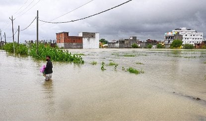 Nepal में भारी बारिश से भारत हुआ बेहाल, Gandak और Narayani River के उफान ने UP-Bihar के कई जिलों में मचाई तबाही