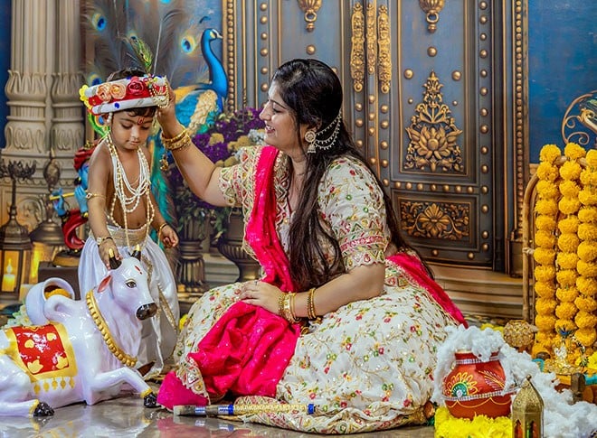 सजकर तैयार हैं नटखट बाल-गोपाल