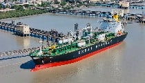 Strait of Hormuz में अमेरिका का महा-ऑपरेशन! Iran से भारी तनाव के बीच 40 युद्धपोतों ने 1.8 करोड़ बैरल तेल को दिया सुरक्षा कवच