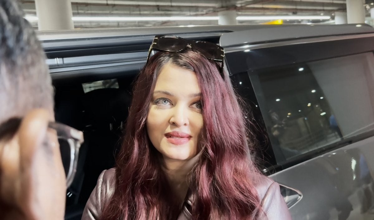 Paris Fashion Week 2026 में छाईं Aishwarya Rai अब मुंबई लौटीं, एयरपोर्ट पर स्माइल से जीता दिल Paris Fashion Week 2026 में छाईं Aishwarya Rai अब मुंबई लौटीं, एयरपोर्ट पर स्माइल से जीता दिल