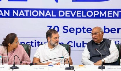 CEC Gyanesh Kumar को क्यों मिली कानूनी छूट? Rahul Gandhi ने PM Modi पर साधा तीखा निशाना