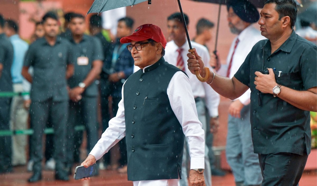 Rajya Sabha Elections: समाजवादी पार्टी ने राम गोपाल यादव और धनराज नाथवानी को बनाया उम्मीदवार, अखिलेश यादव की मौजूदगी में दाखिल करेंगे नामांकन