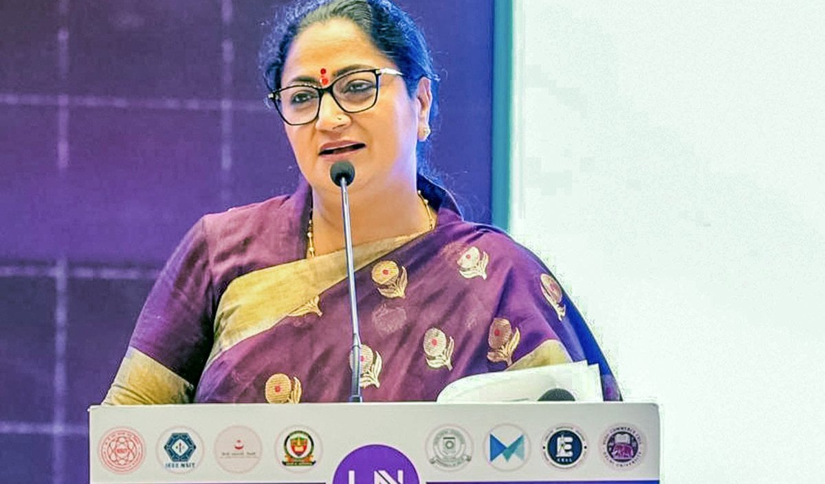 Delhi Women Safety पर बोलीं CM Rekha Gupta, लड़कियों पर पाबंदियों के बजाय लड़कों की परवरिश पर दें ध्यान