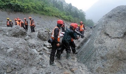 Nepal Floods Rescue | नेपाल में कुदरत के कहर के बीच चमत्कार! भयानक बाढ़ के 9 दिन बाद सुरंग से 2 लोग जिंदा निकले, कई और आवाज़ें आईं