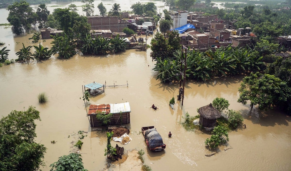 Bihar Flood: CM Samrat Chaudhary का हवाई सर्वेक्षण, Ganga किनारे 13 ज़िले हाई अलर्ट पर