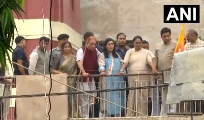 दिल्ली हादसे से हिला प्रशासन, Rekha Gupta मौके पर पहुंचीं; Amit Shah ने बीच में छोड़ा गोवा दौरा
