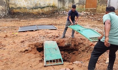Saharanpur: मस्जिद के मलबे के नीचे मिला 15 फीट गहरा कुआं, कलेक्ट्रेट परिसर में मचा हड़कंप
