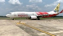 Air India Express Emergency Landing | इंजन ऑयल का प्रेशर खतरनाक स्तर तक गिरने के बाद एयर इंडिया एक्सप्रेस की फ्लाइट वापस लौटी, कोच्चि में सुरक्षित लैंडिंग