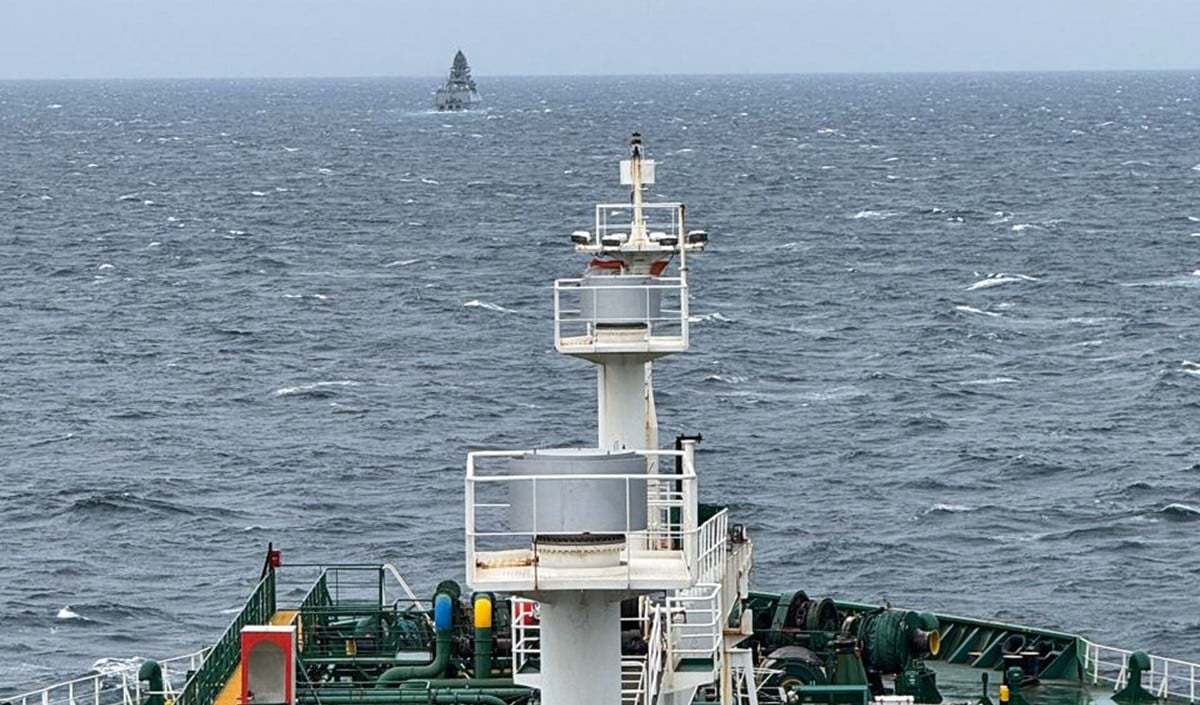 Iran US Conflict | तीन तेल टैंकरों पर अमेरिकी हमले के बाद भड़का ईरान, Strait of Hormuz में