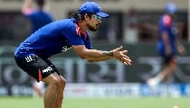 Duleep Trophy Final में Ishan Kishan का तूफानी दोहरा शतक, कप्तान के तौर पर रचा इतिहास Duleep Trophy Final में Ishan Kishan का तूफानी दोहरा शतक, कप्तान के तौर पर रचा इतिहास