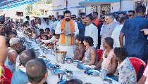 Bihar: बाढ़ से 27 लाख प्रभावित, राहत शिविरों में पहुंचे सीएम सम्राट चौधरी, पीड़ितों संग खाया खाना