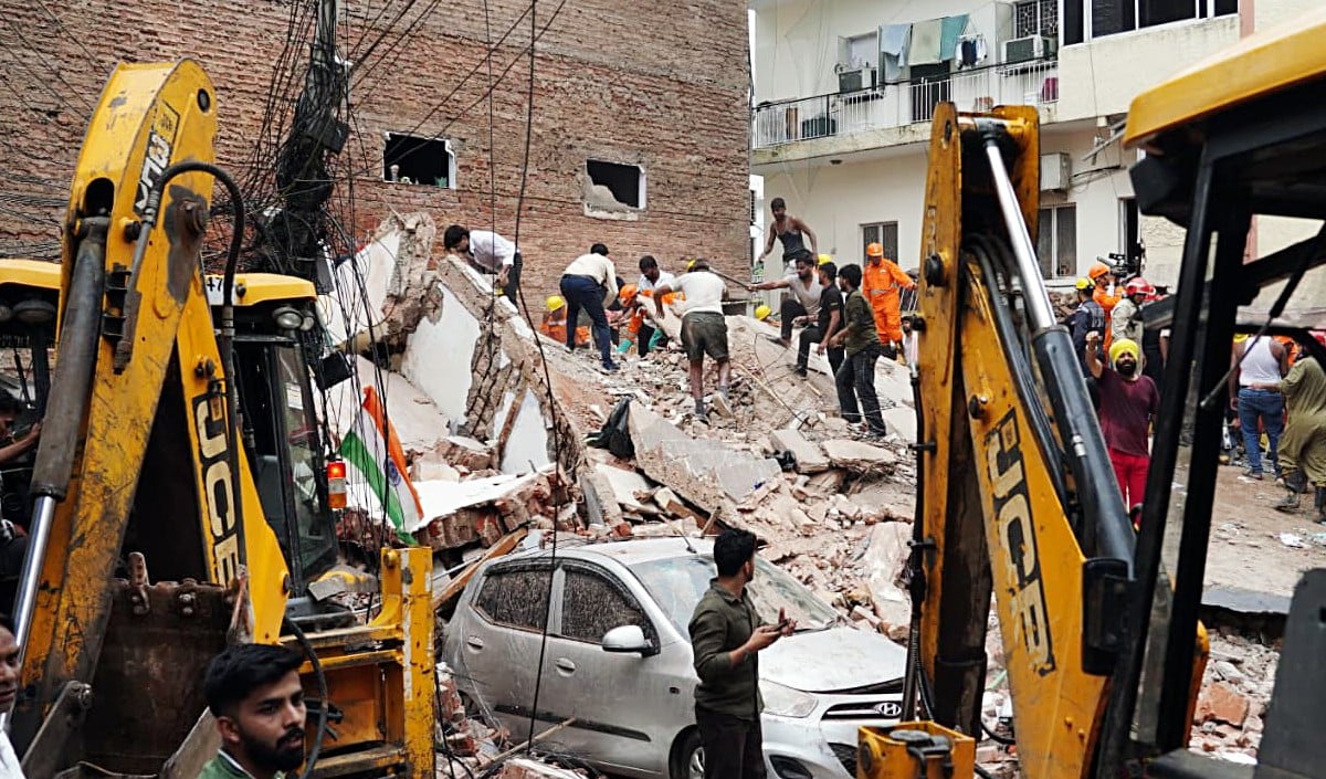 Satya Niketan Building Collapse | दिल्ली में अवैध निर्माण और जर्जर इमारतों का सच, सत्य निकेतन हादसे के बाद उठे गंभीर सवाल