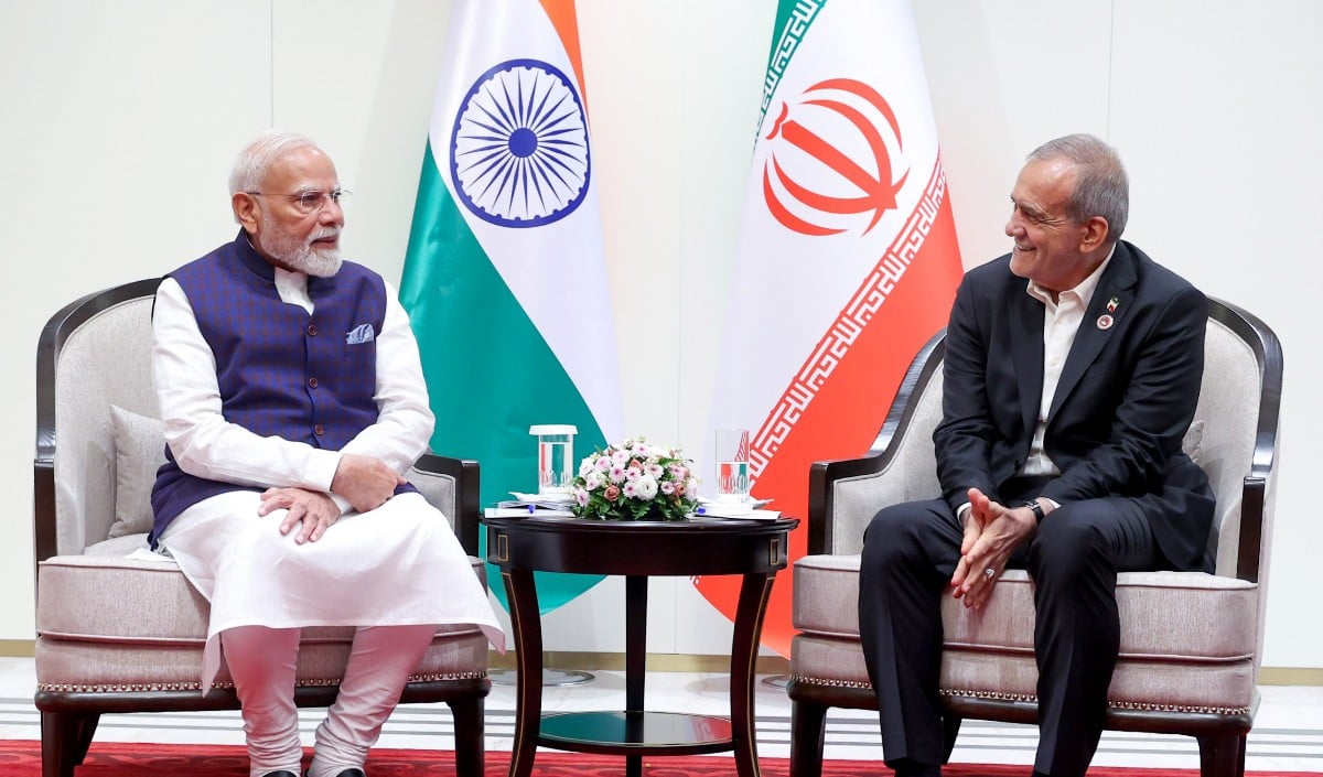 India-Iran Relations | पश्चिम एशिया में तनाव के बीच भारत आ रहे ईरानी राष्ट्रपति पेज़ेशकियन, चाबहार पोर्ट और व्यापारिक विस्तार पर बनेगी बात?
