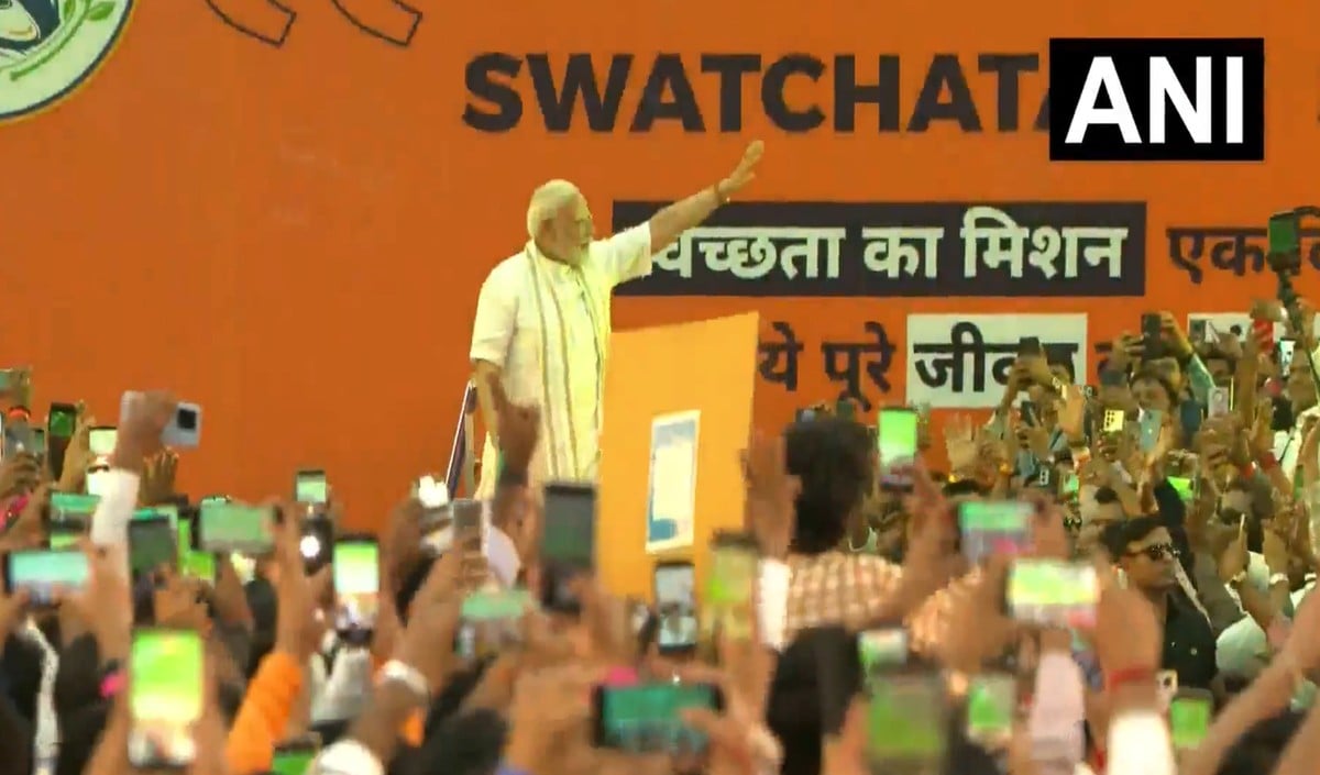 Vadodara में उमड़ा जनसैलाब, PM Modi ने 20,700 करोड़ के Infrastructure प्रोजेक्ट्स किए लॉन्च, ऐसे हुआ स्वागत। Video