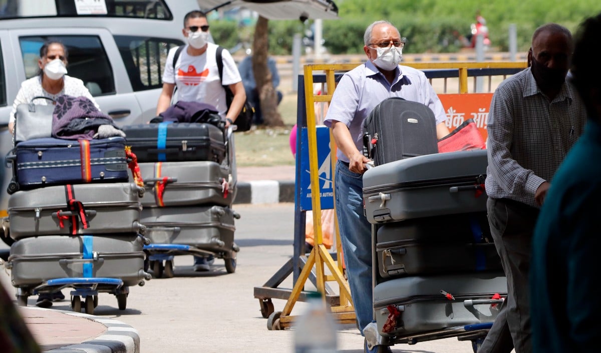 UK Flights Cancelled | यूके में एयर ट्रैफ़िक कंट्रोल सिस्टम ठप! 1,000 से अधिक उड़ानें रद्द, लाखों यात्री परेशान, यूरोप भर में हवाई यातायात प्रभावित