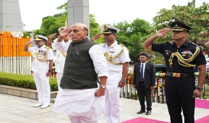 Colombo में IPKF Memorial पहुंचे Rajnath Singh, शहीद सैनिकों को नमन कर दिया Shared Growth का बड़ा संदेश