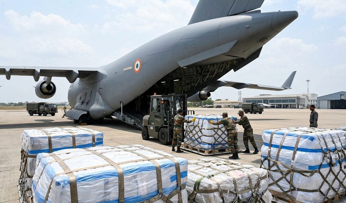 Nepal Flood: भारत ने C-17 विमान से भेजी 35 टन राहत सामग्री Nepal Flood: भारत ने C-17 विमान से भेजी 35 टन राहत सामग्री
