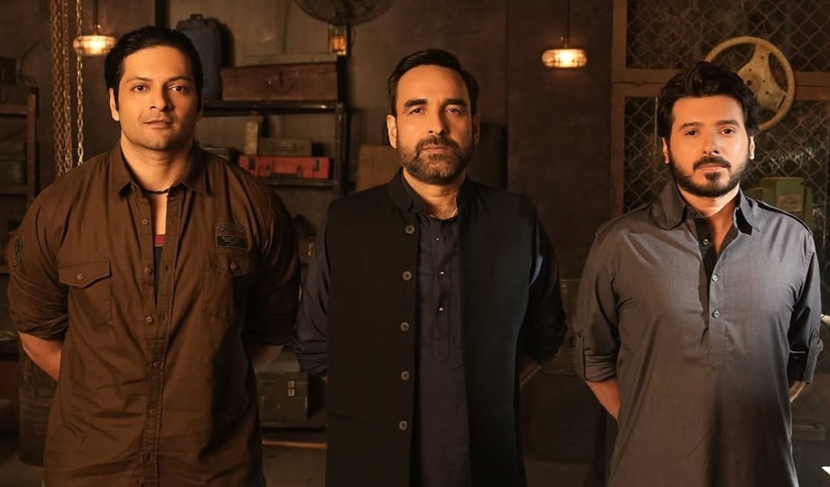 Mirzapur The Movie का बॉक्स ऑफिस पर धमाल! 150 करोड़ का आंकड़ा पार, बड़े पर्दे पर भी छाए कालीन भैया और गुड्डू पंडित Mirzapur The Movie का बॉक्स ऑफिस पर धमाल! 150 करोड़ का आंकड़ा पार, बड़े पर्दे पर भी छाए कालीन भैया और गुड्डू पंडित