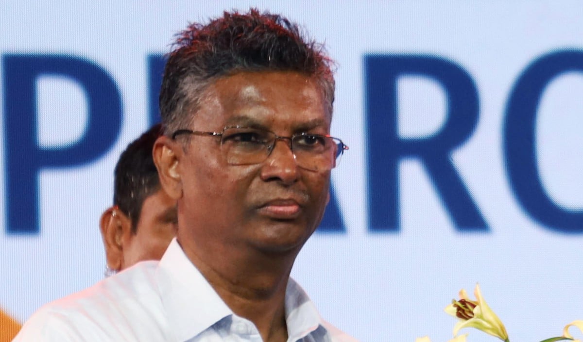 Karnataka में ED का बड़ा एक्शन: PWD मंत्री सतीश जारकीहोली और सांसद बेटी प्रियंका के 18 ठिकानों पर छापेमारी, मनी लॉन्ड्रिंग से जुड़ा मामला