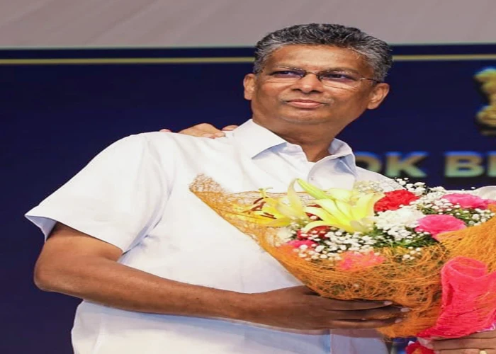 Karnataka PWD Minister Satish Jarkiholi के 18 ठिकानों पर ED Raids, बेटी तक पहुंची जांच