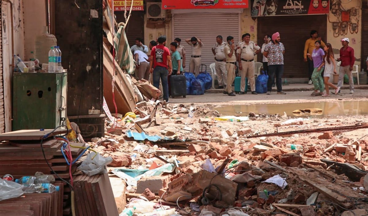 Delhi Satya Niketan Building Collapse | PG ऑपरेटर सुधांशु गिरफ्तार, 7 की मौत के मामले में कड़ी कार्रवाई