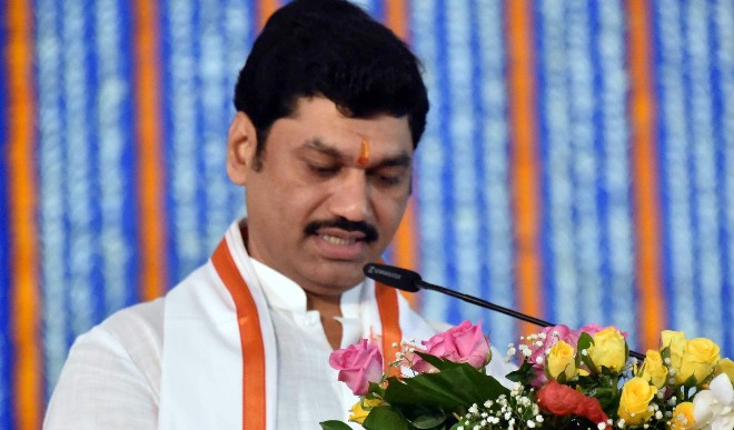 धनंजय मुंडे पर बलात्कार का आरोप लगाने वाली में महिला ने शिकायत वापस ली