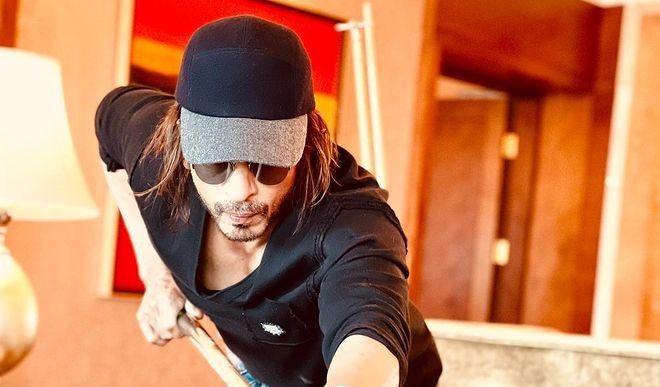 'पठान' लुक में शाहरुख खान की सामने आयी शानदार तस्वीर, स्नूकर खेलते दिखें
