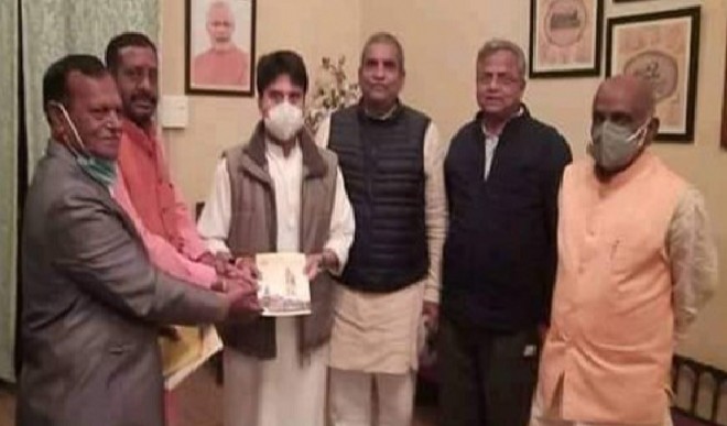 ज्योतिरादित्य सिंधिया ने श्रीराम मंदिर निर्माण के लिए दी पांच लाख की दान राशि