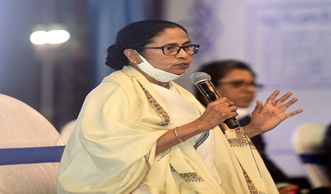 मंच पर पहुंचते ही लगे जय श्री राम के नारे, नाराज ममता ने बोलने से किया इनकार