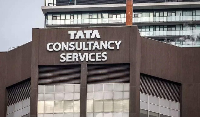 रिलायंस को पीछे छोड़ एक बार फिर सबसे मूल्यवान घरेलू कंपनी बनी TCS