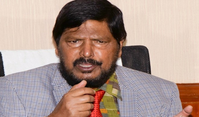 लोकप्रियता हासिल करने के लिए मुंबई में निकाली जा रही किसान रैली: रामदास आठवले