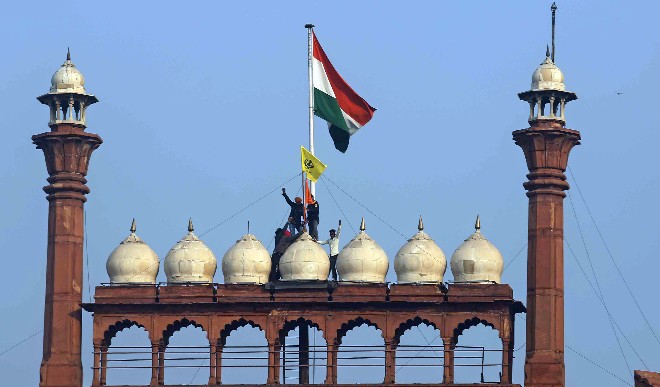 अभिनेता दीप सिद्धू ने कहा- तिरंगे को नहीं हटाया, वह एक प्रतीकात्मक प्रदर्शन’ था