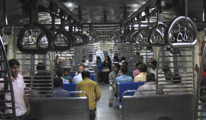 मुंबई में 29 जनवरी से बहाल होंगी 204 लोकल ट्रेनें, कोरोना वायरस के कारण हुई थी बंद