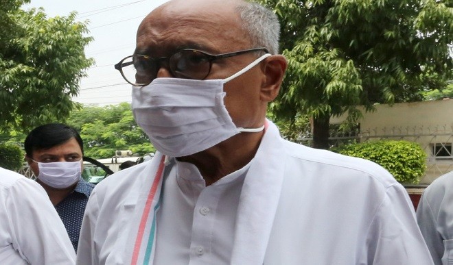 ट्रैक्टर परेड में हुई हिंसा पर बोले दिग्विजय सिंह, आंदोलन को गलत रास्ते पर दिखाने का षड्यंत्र था