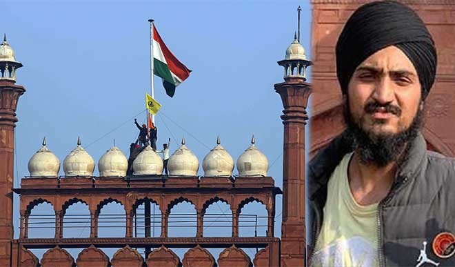 जानिए कौन है लाल किले पर धार्मिक झंडा लगाने वाला जुगराज, परिवार पर है चार लाख का कर्ज