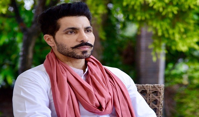 जानिए कौन है दीप सिद्दू, जिस पर किसानों को भड़काने का आरोप लग रहा है