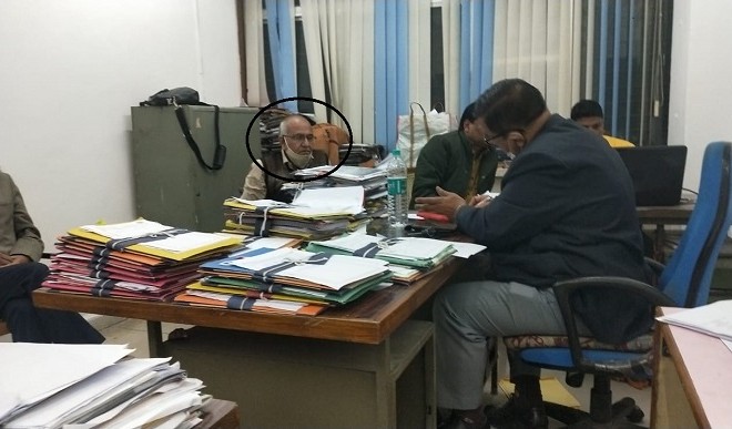स्कॉलरशिप के लिए रिश्वत लेते हुए सहायक संचालक को लोकायुक्त पुलिस ने पकड़ा